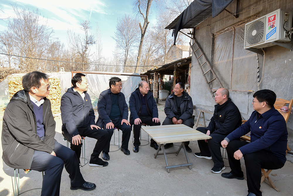 校党委书记杨宏志到滑县万古镇穆营村调研并为学校农村教育基地揭牌